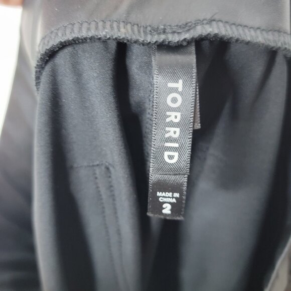 Torrid Size 2 / 2X Black Faux Leather Women's Pull‎ On Stretch Skinny Leggings - Picture 5 of 6